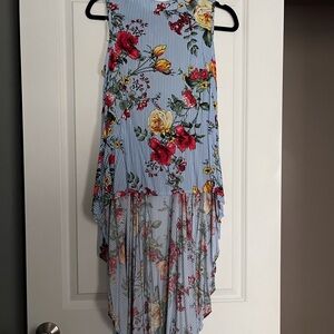 Discreet -Colorful Top Size M